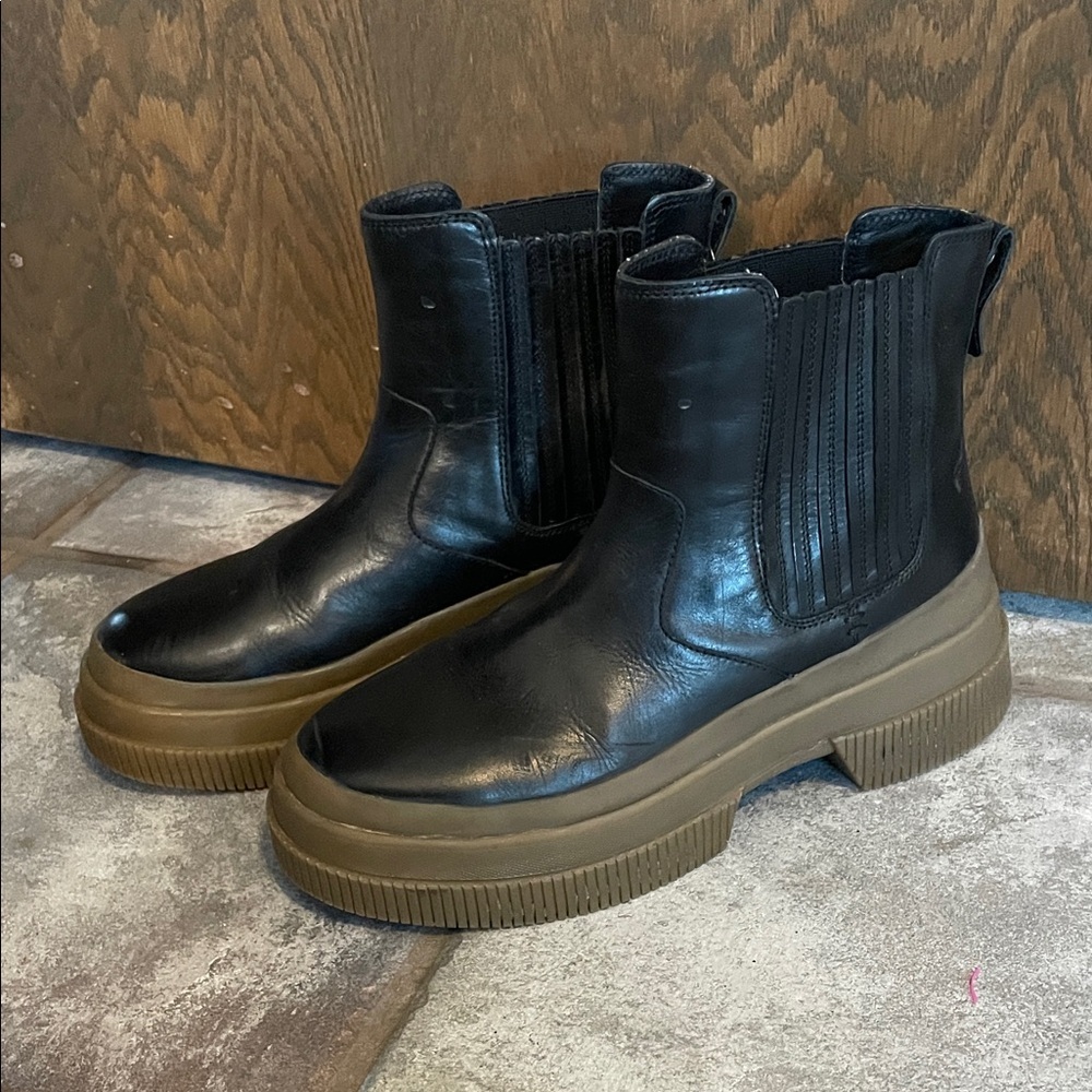 Sperry Black Leather Ankle Boots with Tan Soles